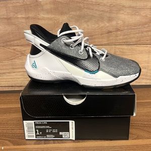 Boys Nike Freak 2